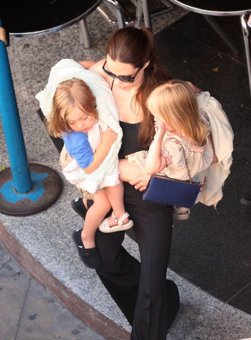 Анджелина Джоли с близнецами и Шайло