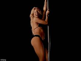 Шакира станцевала стриптиз  смотрите и слушайте