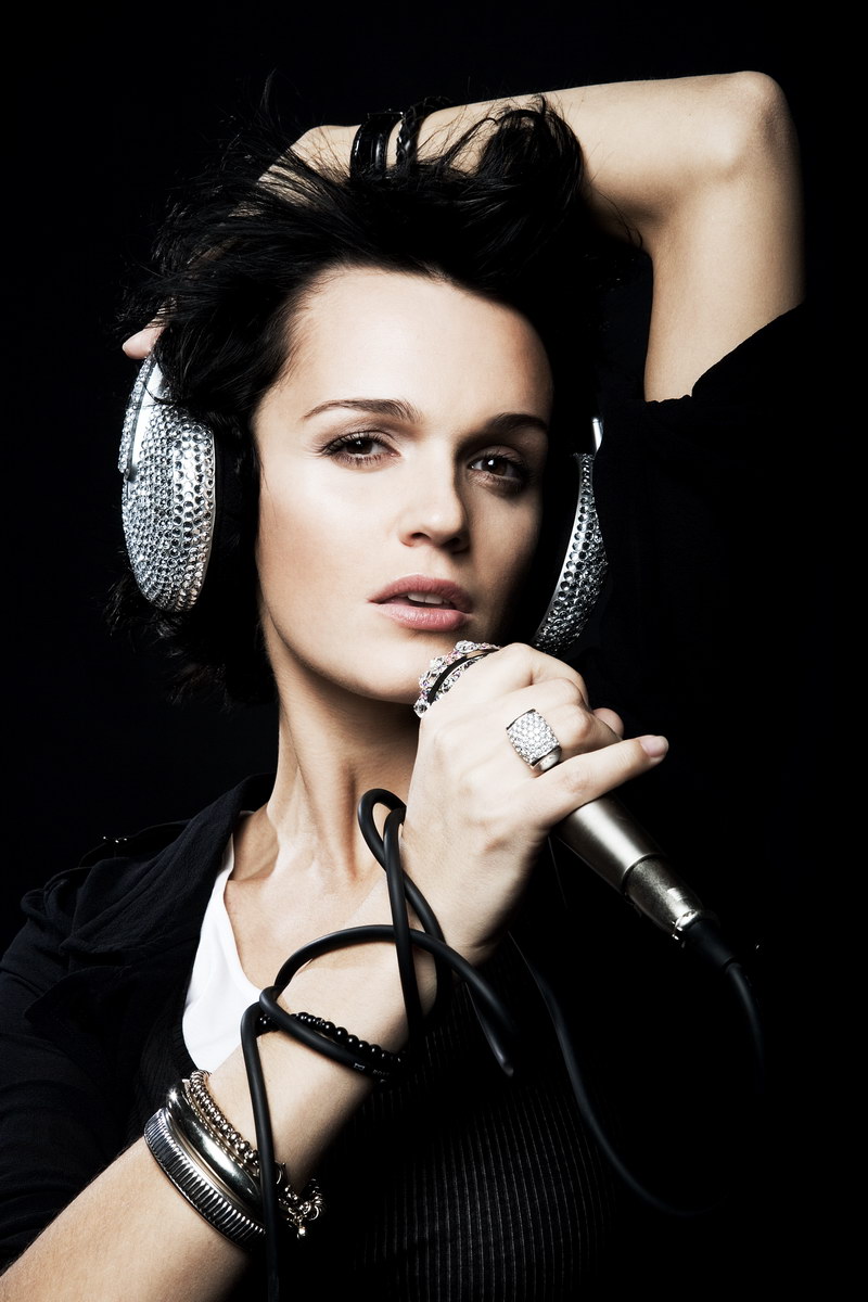 Слава – успешная певица и лучшая жена напрокат