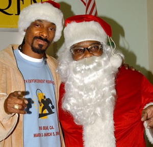 Snoop Dogg превратился в Санту