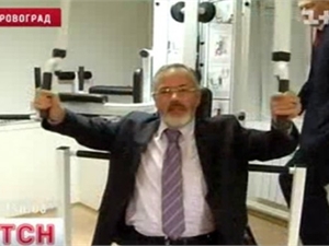 Табачник увлекся бодибилдингом!