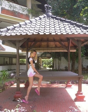 Роскошь и скромность в нарядах звезды «Универа» - Марии Кожевниковой