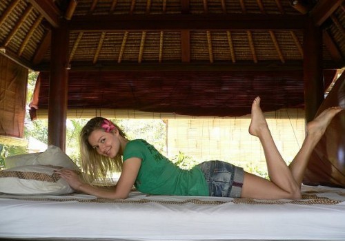 Роскошь и скромность в нарядах звезды «Универа» - Марии Кожевниковой