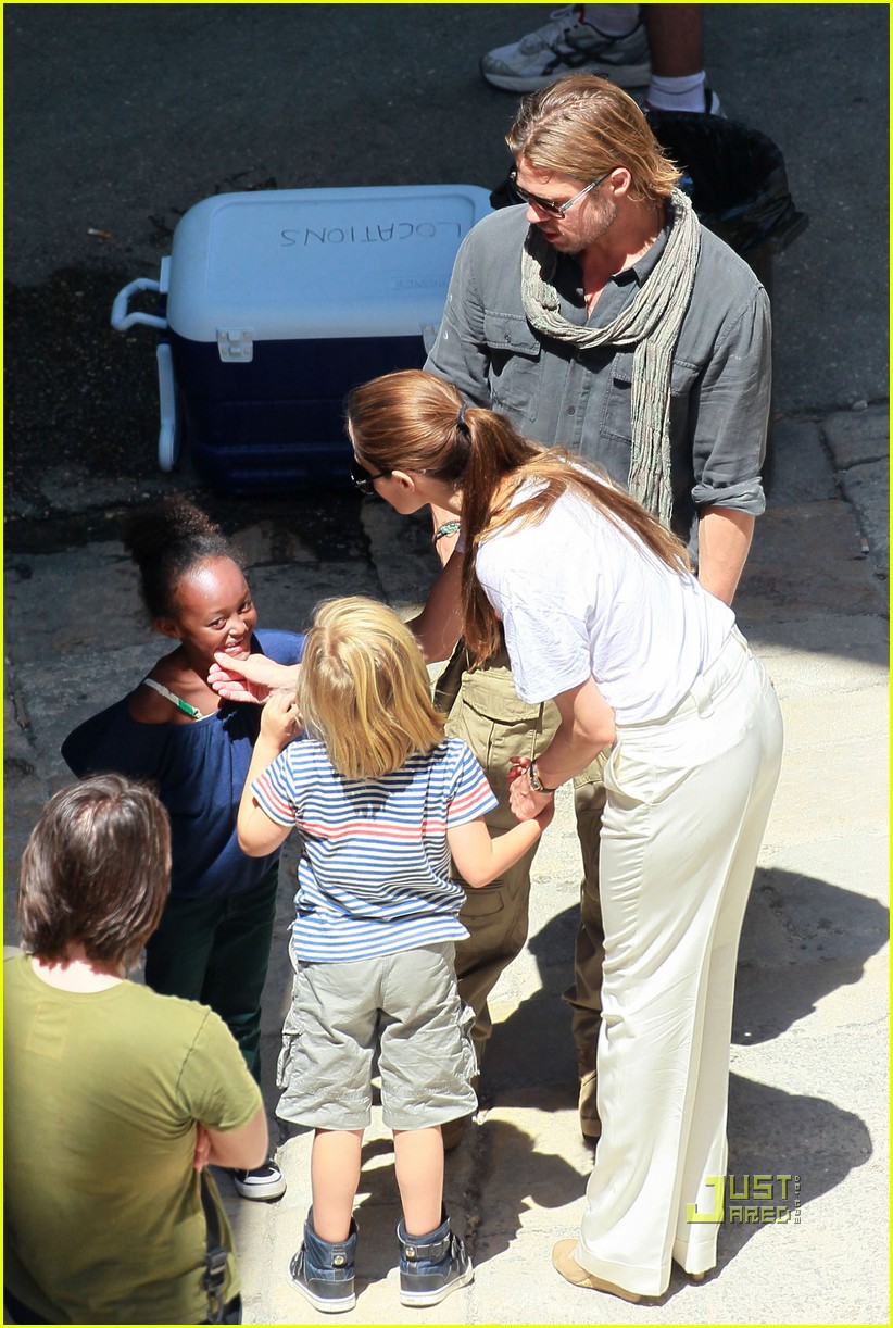 Шайло и Захара Джоли - Питт на съемочной площадке «Мировой войны Z»