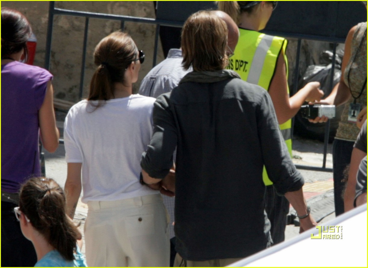 Шайло и Захара Джоли - Питт на съемочной площадке «Мировой войны Z»