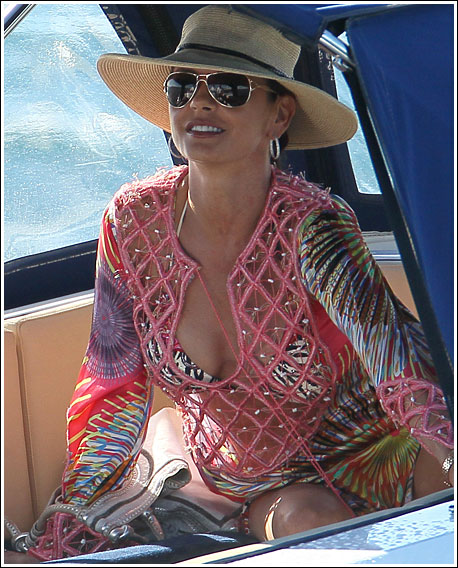 Кэтрин Зета-Джонс: частная бикини-вечеринка....