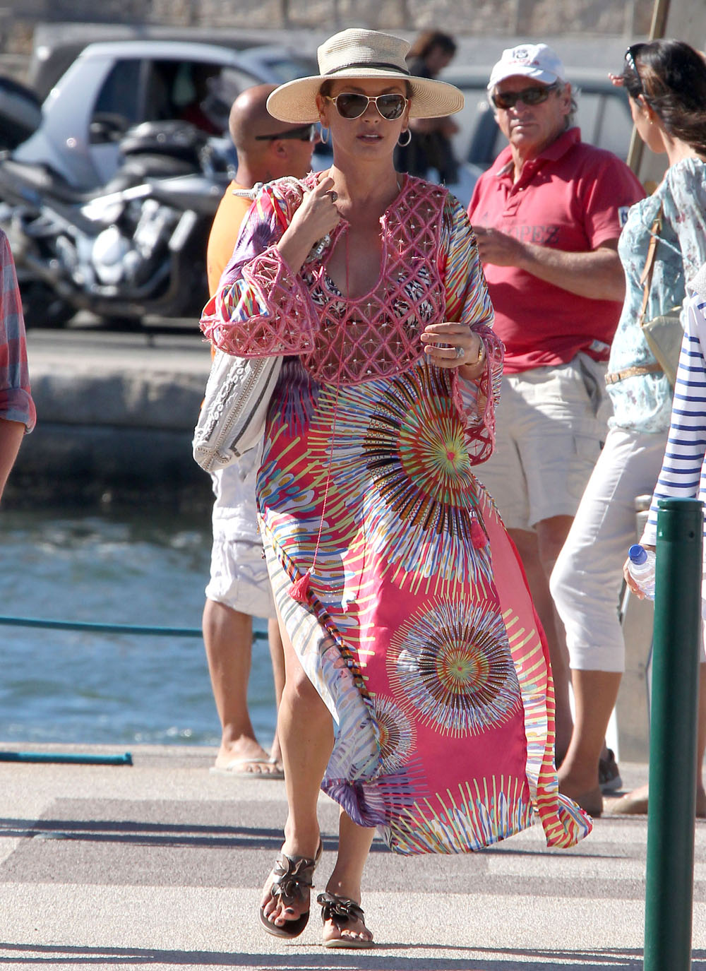 Кэтрин Зета-Джонс: частная бикини-вечеринка....